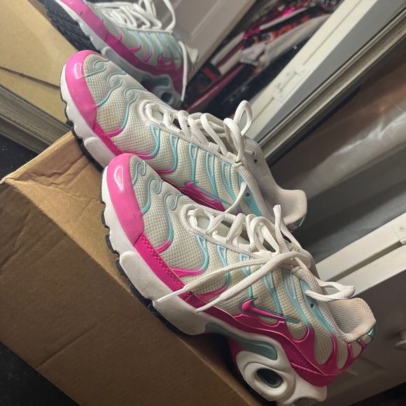 NIKE AIR MAX PLUS - Picture 2 of 6